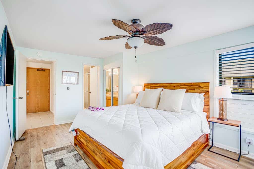 Water-view 3rd-floor condo with community pool & grills - near sights & dining