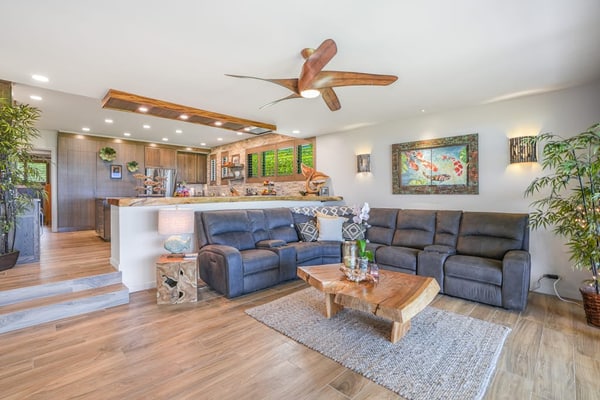 Tropical designer retreat right on the water with ocean view, pool & AC