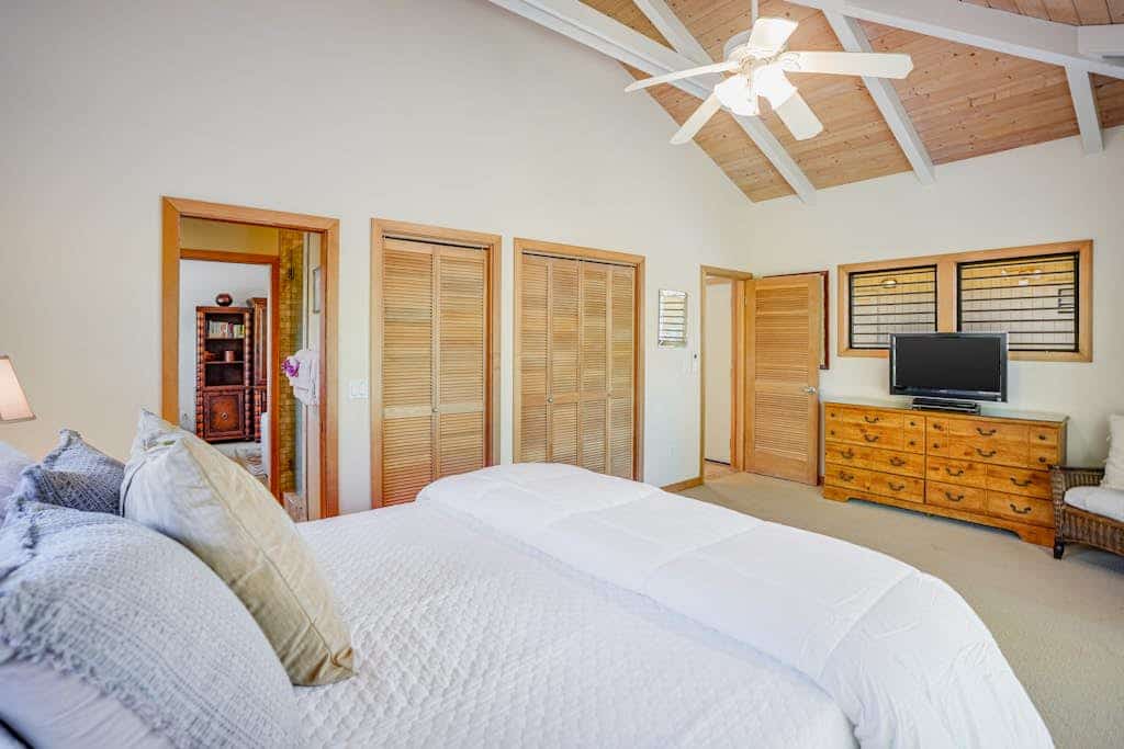 Garden view home with lanai, AC in every room, pool & tennis - walk to beaches