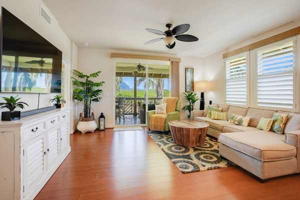 Sunset vista condo with WiFi, central ac, lanai, w/d, onsite pool/spa