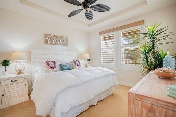 Sunset vista condo with WiFi, central ac, lanai, w/d, onsite pool/spa