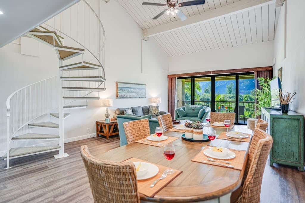 Top floor condo & loft with partial AC, W/D, outdoor pool, hot tub & grills