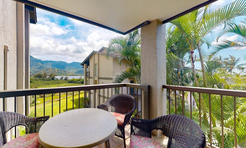Air-conditioned condo with amazing Hanalei Bay & Mt. Namolokama views