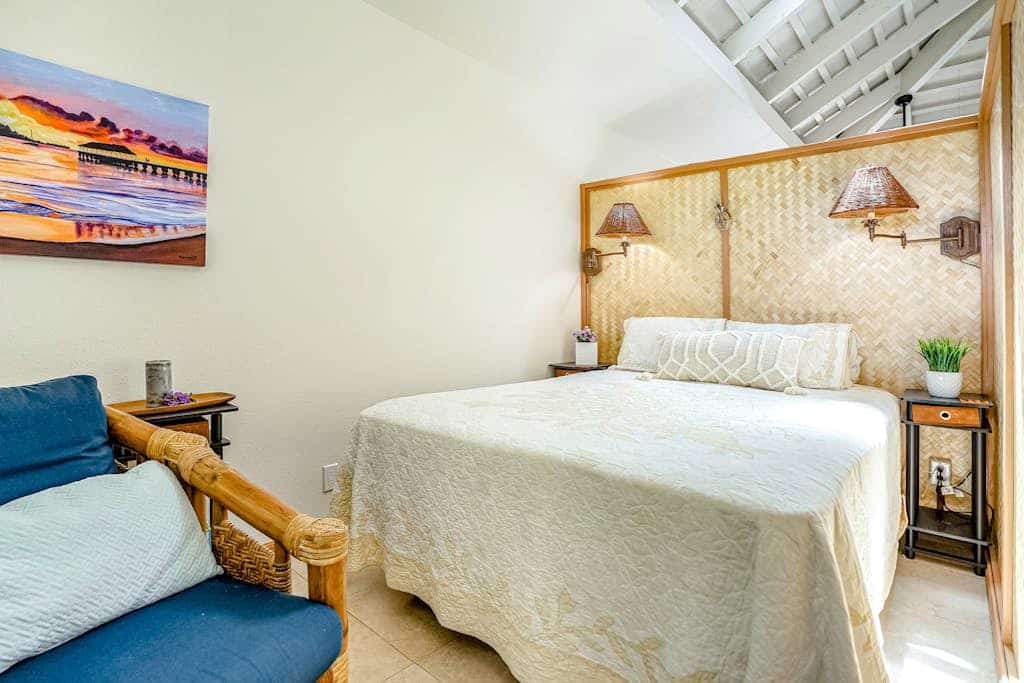 Full duplex w/fast WiFi, mountain views, A/C, 2 balconies, pool, & grills