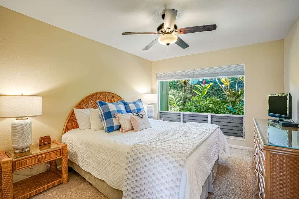 Ground-floor condo with ocean views, private lanai, grill, pool, & hot tub