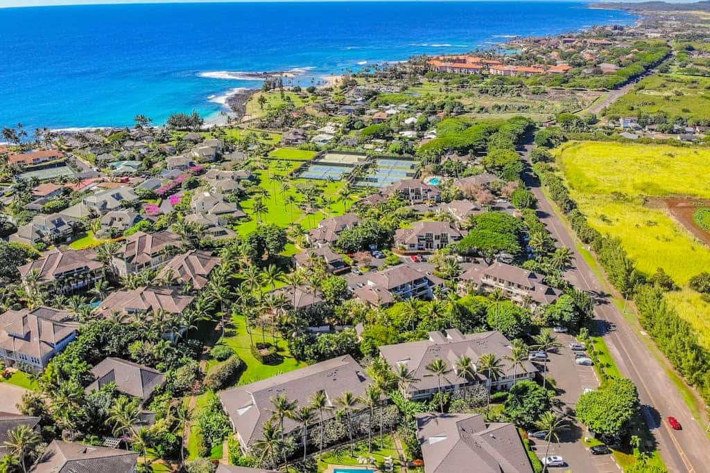 Tranquil condo with pools, hot tub, jetted tub, grill & board games - near beach