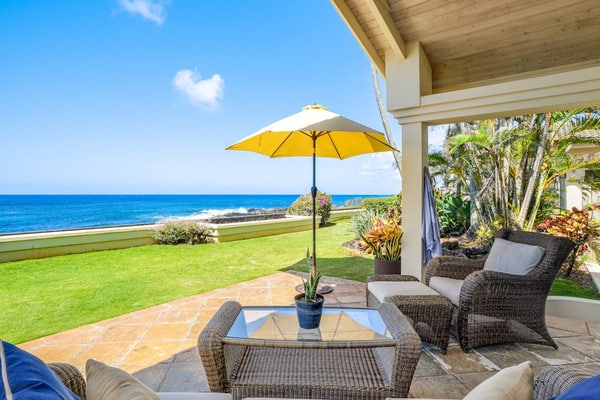 Waterfront retreat with gourmet kitchen, spacious lanai & W/D