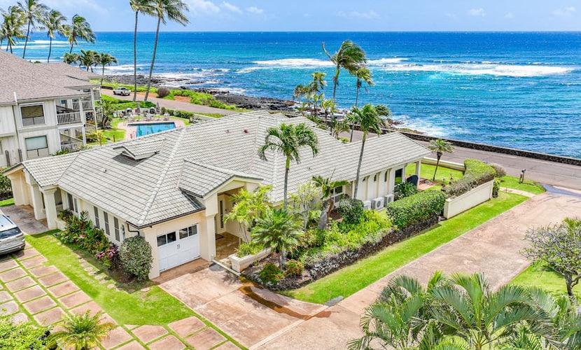 Waterfront retreat with gourmet kitchen, spacious lanai & W/D