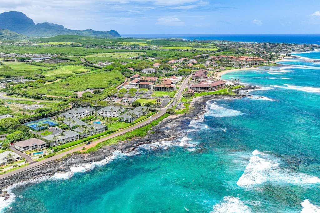 Waterfront retreat with gourmet kitchen, spacious lanai & W/D