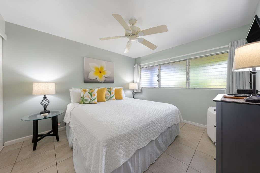 Oceanfront home w/views of the Coconut Coast, shared pool, private W/D, balcony