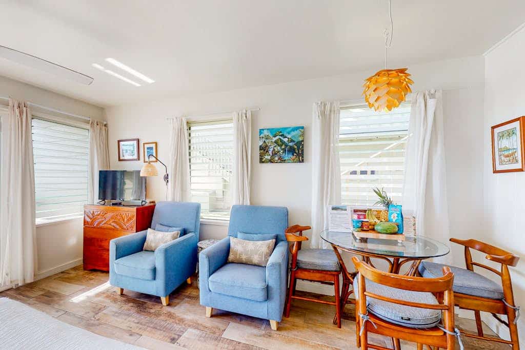 Beautiful oceanfront studio on the beach with outdoor pool & full kitchen