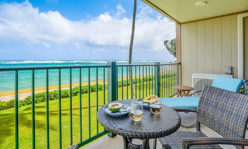 Oceanfront condo with balcony, great view, pool, hot tub - 50 ft to beach