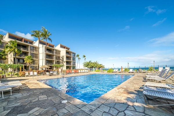 Great Views - Oceanfront Condo w/ Lanai, Pool, Hot Tub & Direct Beach Access