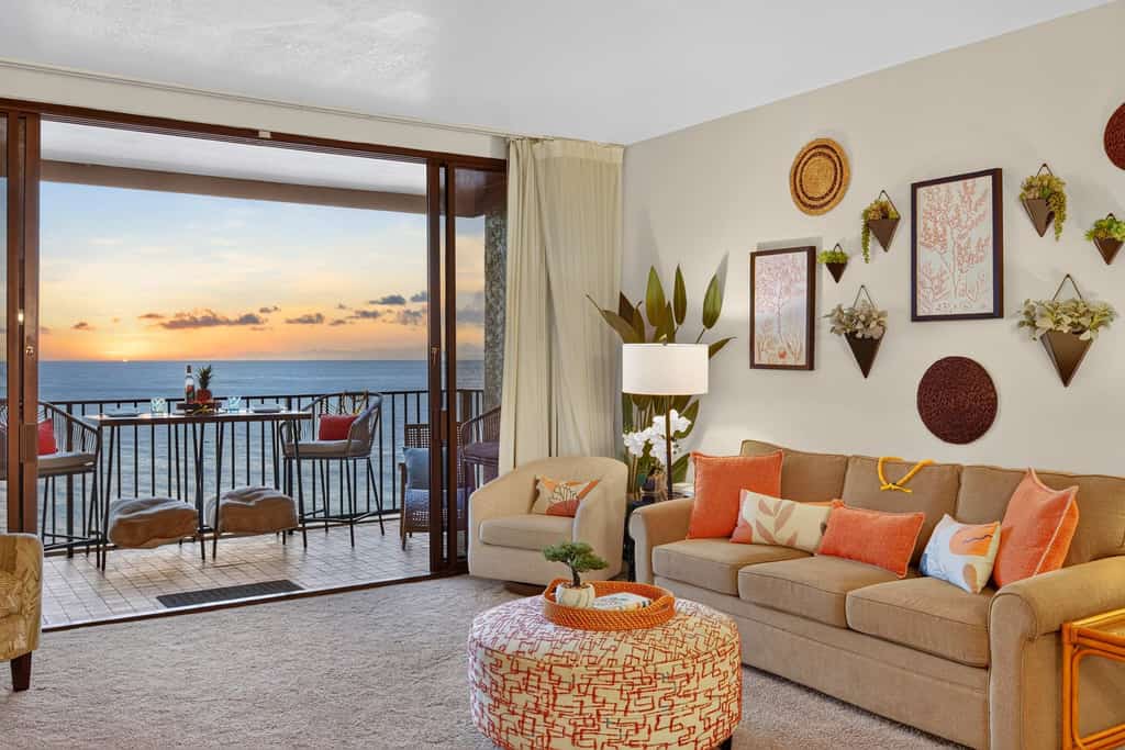 Great Views - Oceanfront Condo w/ Lanai, Pool, Hot Tub & Direct Beach Access