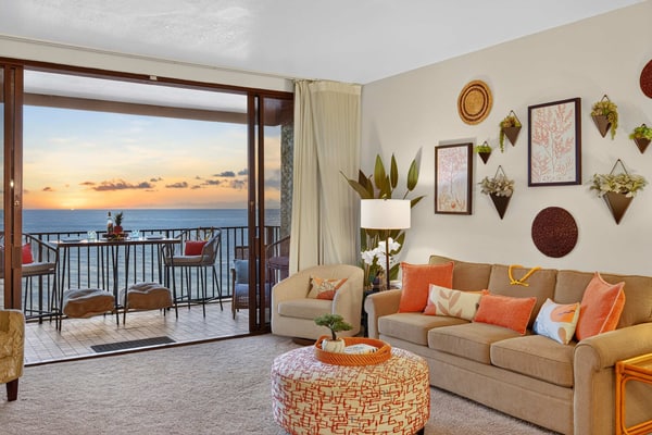 Great Views - Oceanfront Condo w/ Lanai, Pool, Hot Tub & Direct Beach Access