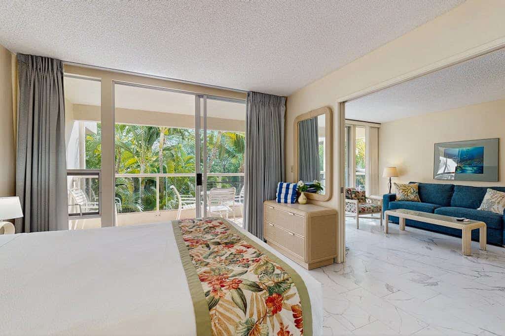 Sunny condo w/ lanai & shared pool, hot tub, tennis & grills - minutes to beach!