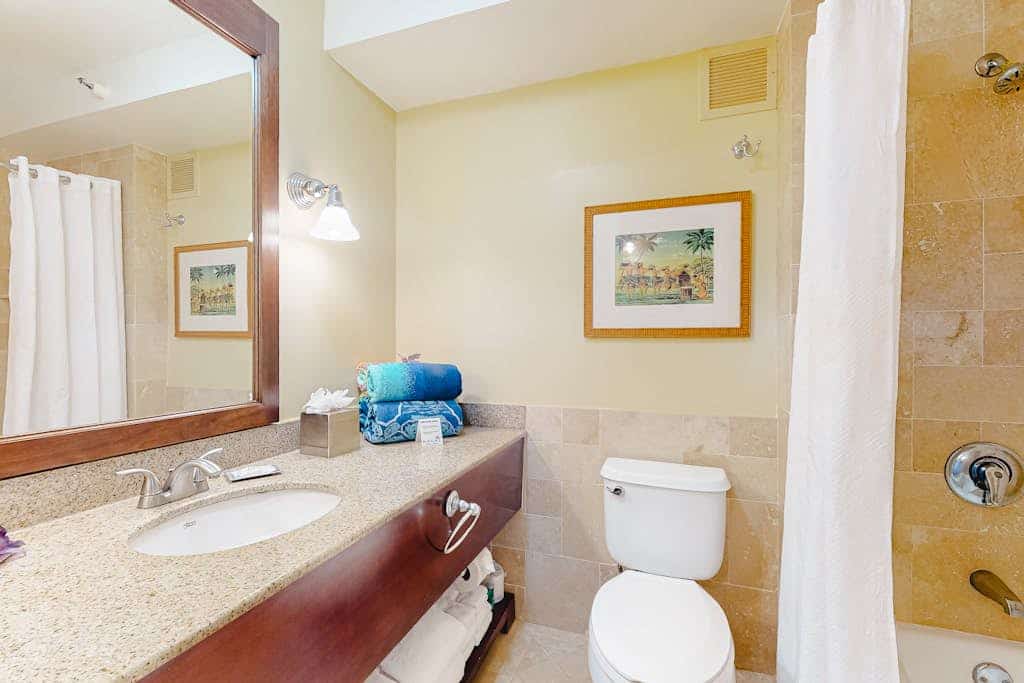 Lovely condo on third floor with amazing resort pools, gym, spas, & restaurants