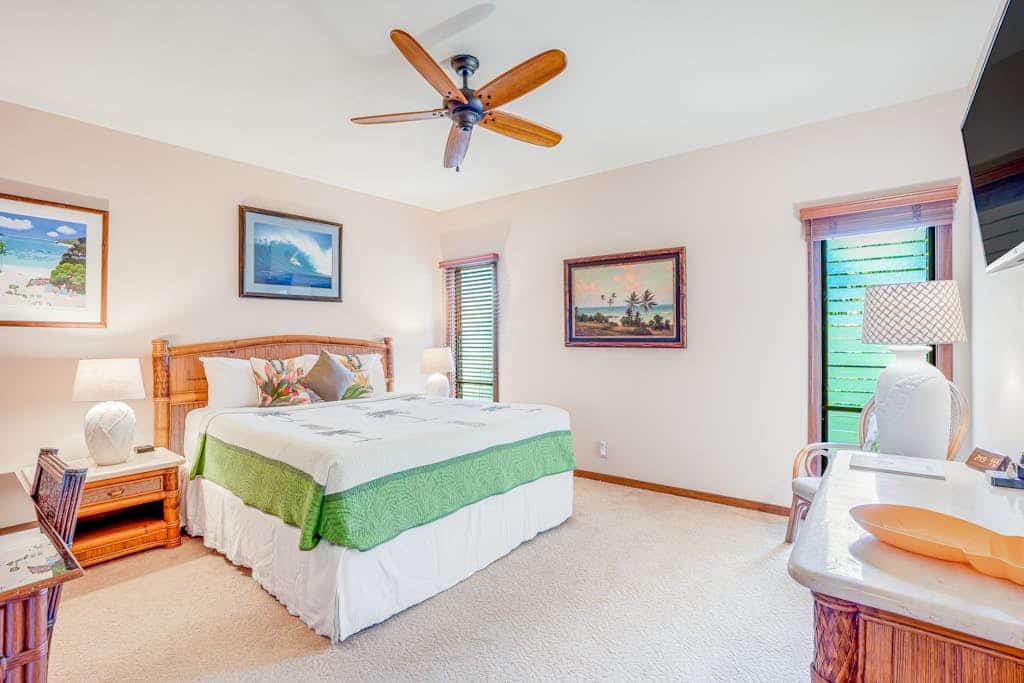 Beachfront condo with amazing pool, grill, large lanai, & children's items