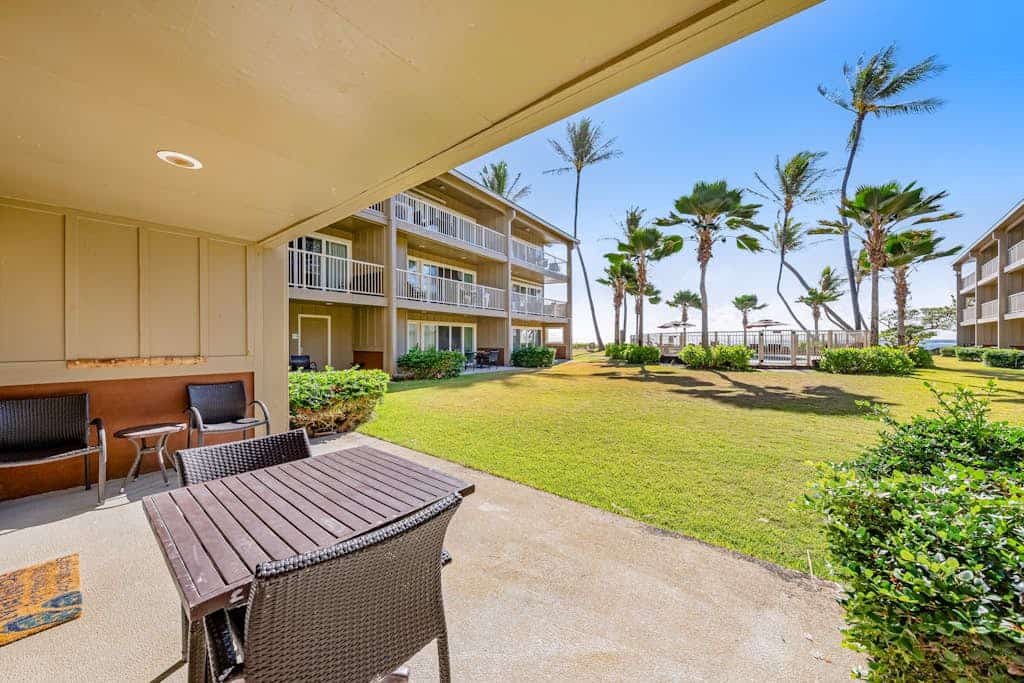 Island retreat with a pool, BBQ access, private lanai, washer/dryer