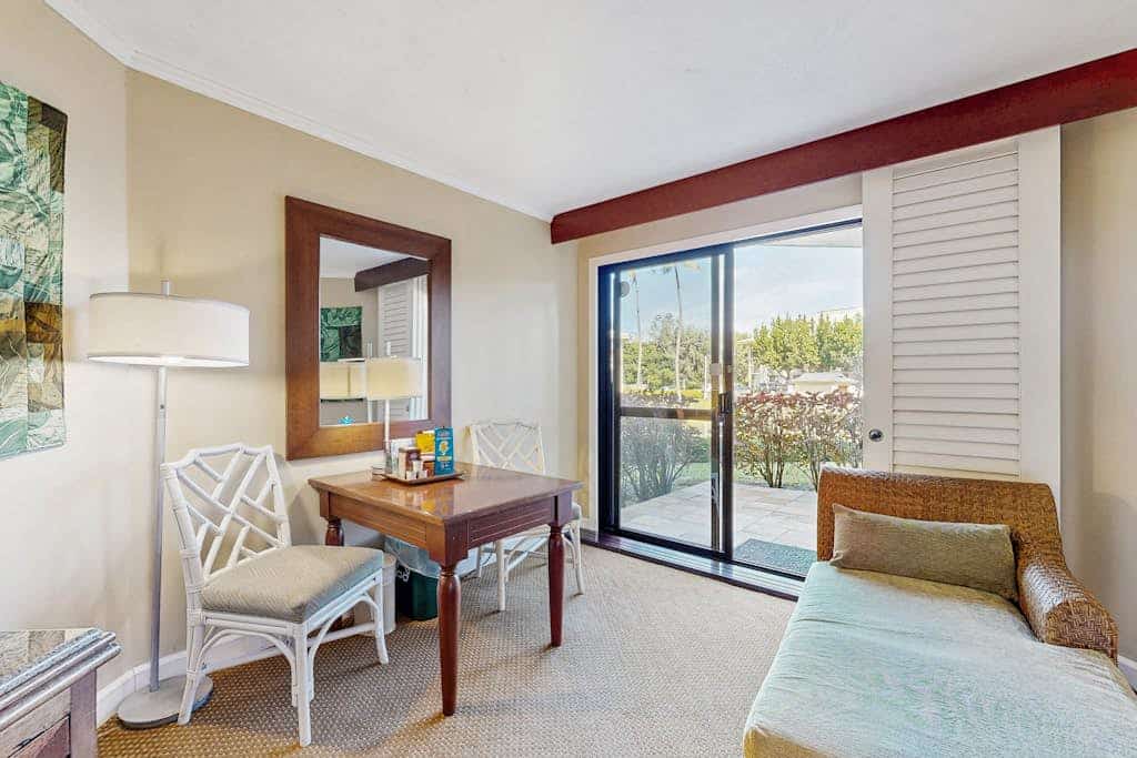 Ground floor studio, near the ocean - amazing pools, gym, spas, & restaurants