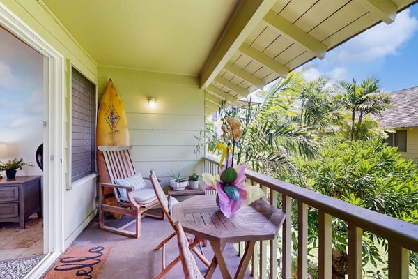 Oceanview Studio with private lanai, outdoor pool, BBQ area & beach access