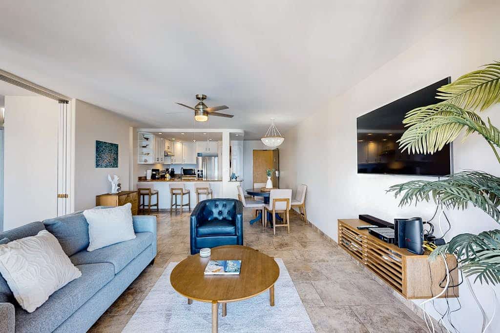 Oceanfront condo with amazing balcony views, pool, near beach