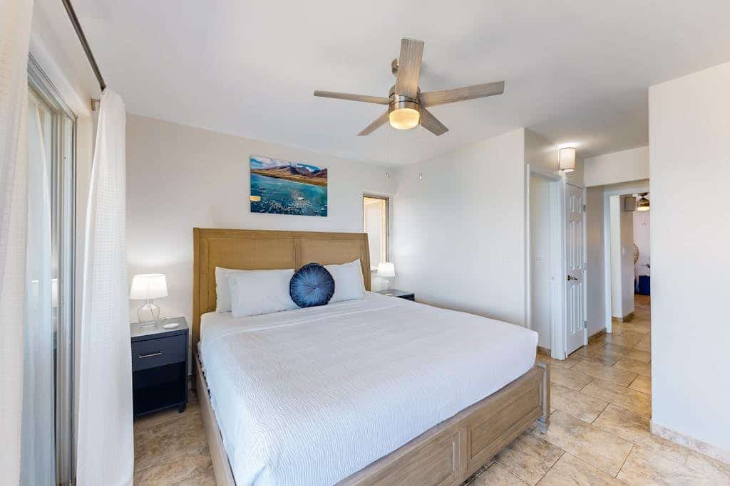 Oceanfront condo with amazing balcony views, pool, near beach
