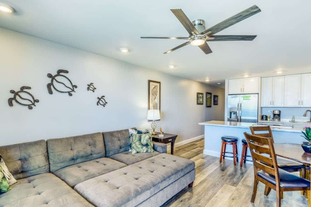 August Sale!  Oceanfront condo with shared pool & spectacular views from private lanai