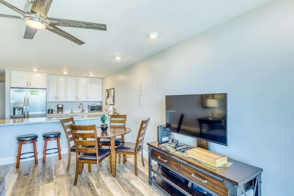 August Sale!  Oceanfront condo with shared pool & spectacular views from private lanai