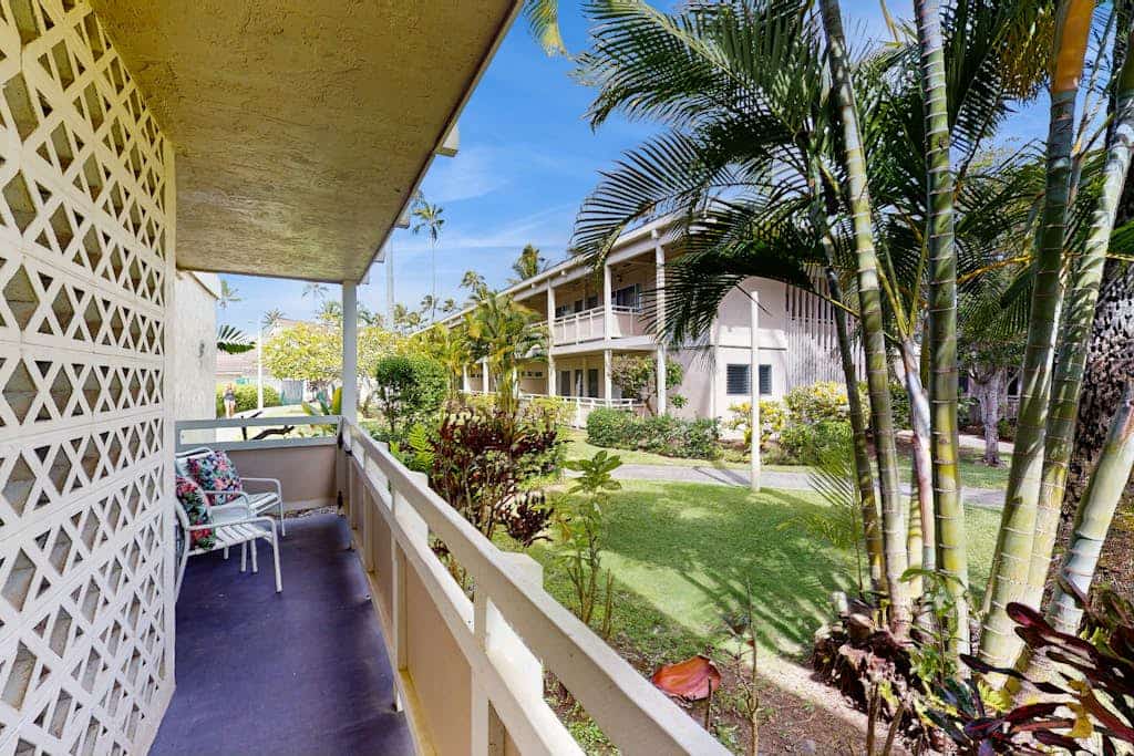 Stylish condo with private lanai, shared pool & hot tub - steps from the beach