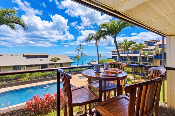 Bright Condo w/ views of the Ocean & shared pool/hot tub - close to golf & beach