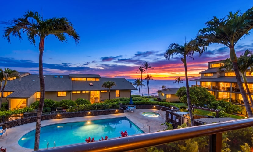 Bright Condo w/ views of the Ocean & shared pool/hot tub - close to golf & beach