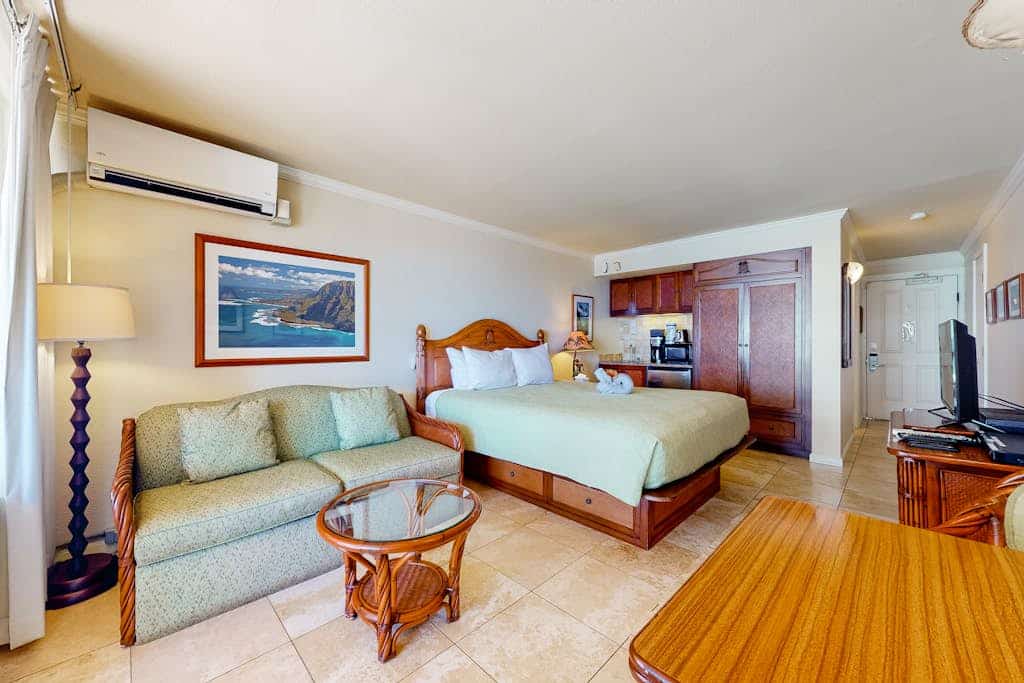 Top-floor beach condo with sweeping oceanfront views - steps to pool & hot tub