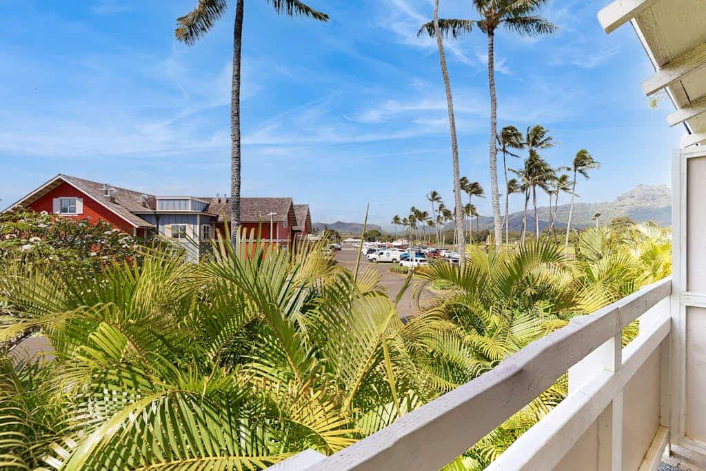 Private, second-floor condo with lanai, 3 pools, 2 hot tubs & path to the beach