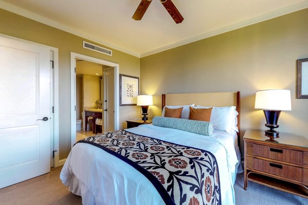 Luxurious Waterfront Retreat w/ Views, Soaking Tub, Pools, Hot Tubs at Honua Kai
