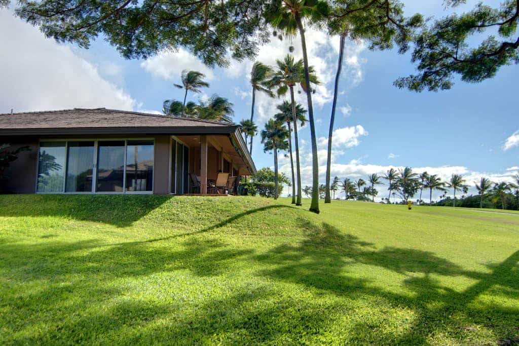 Romantic, waterfront studio with pool, hot tubs & golf course view