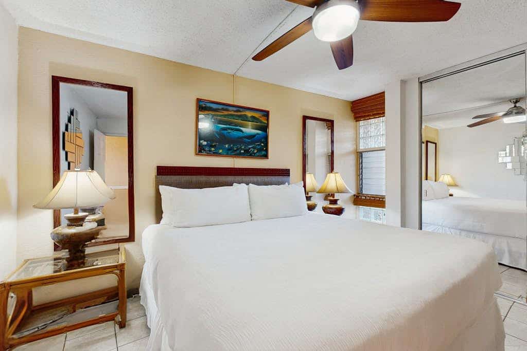Waterfront condo w/ a furnished patio, full kitchen, shared pool - walk to beach