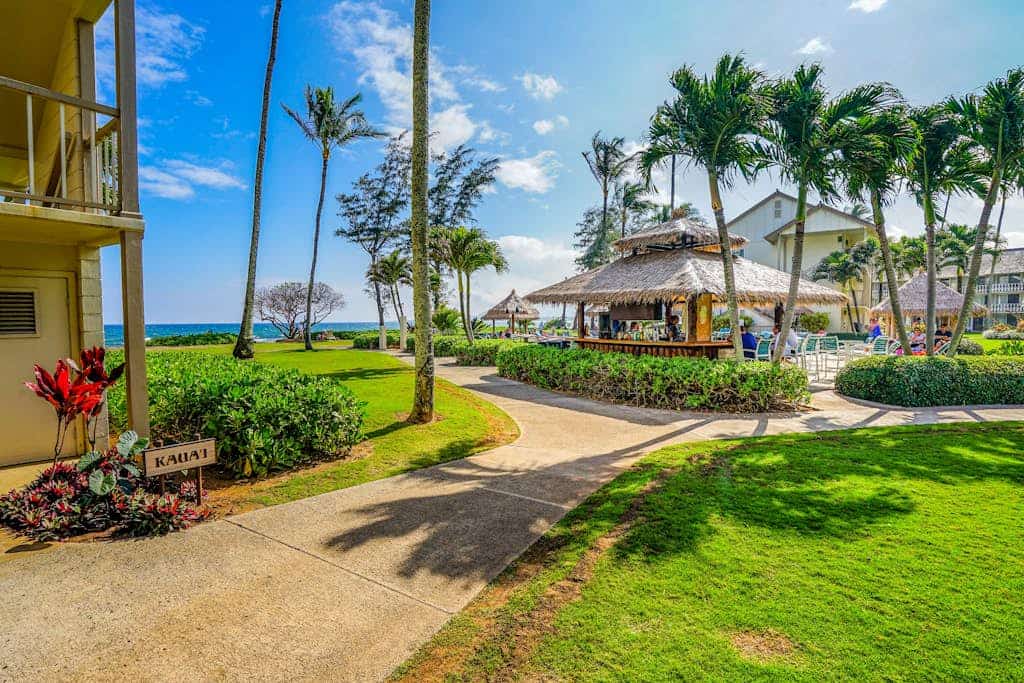 2nd floor studio with ocean views, pool, hot tub, AC - walk to beach