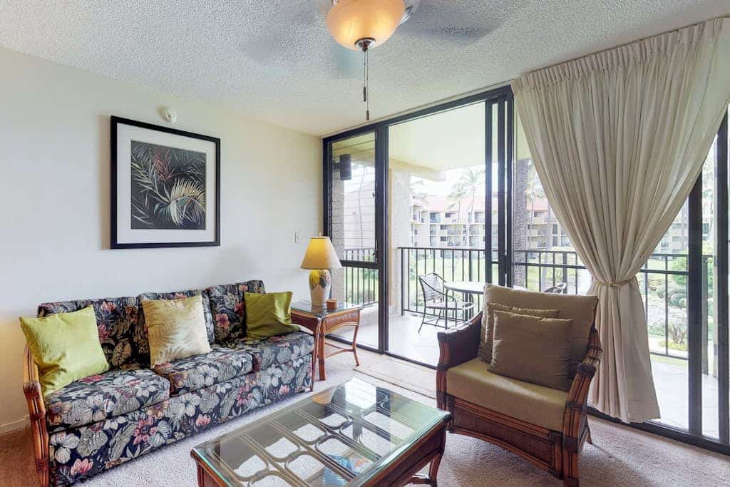 Well-Equipped Condo with Free WiFi, Shared Pool and Hot Tub - Walk to the Beach
