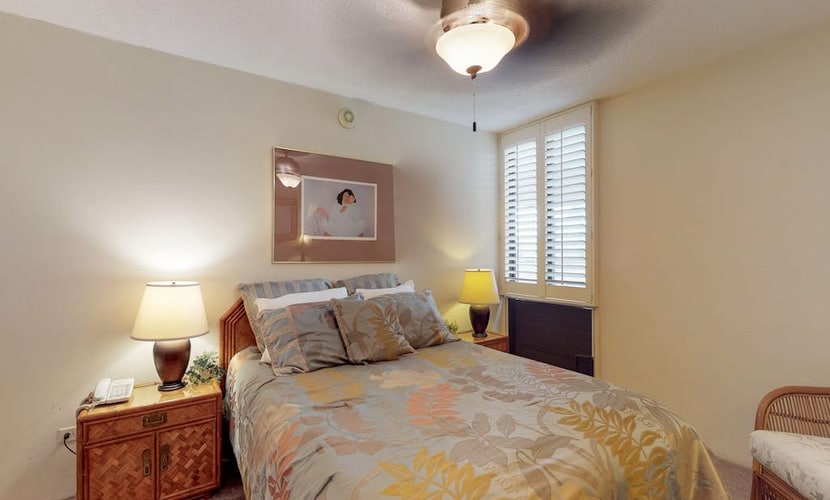 Well-Equipped Condo with Free WiFi, Shared Pool and Hot Tub - Walk to the Beach
