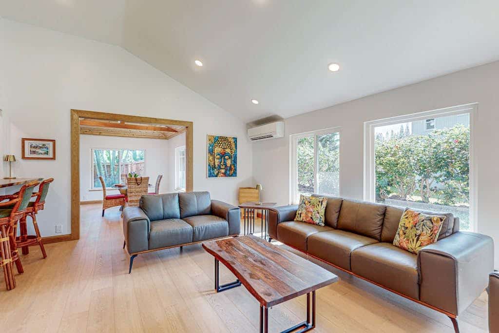 Gorgeous home with private pool, hammock, large patio, lanai, & enclosed yard