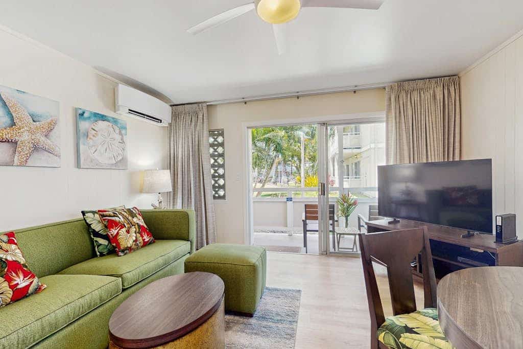 Fully remodeled ground-floor condo with king bed, central AC, pools & hot tub