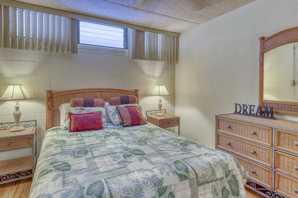 Condo w/ Sunset Ocean Views & Shared Pool/Tennis - Beach Across the Street