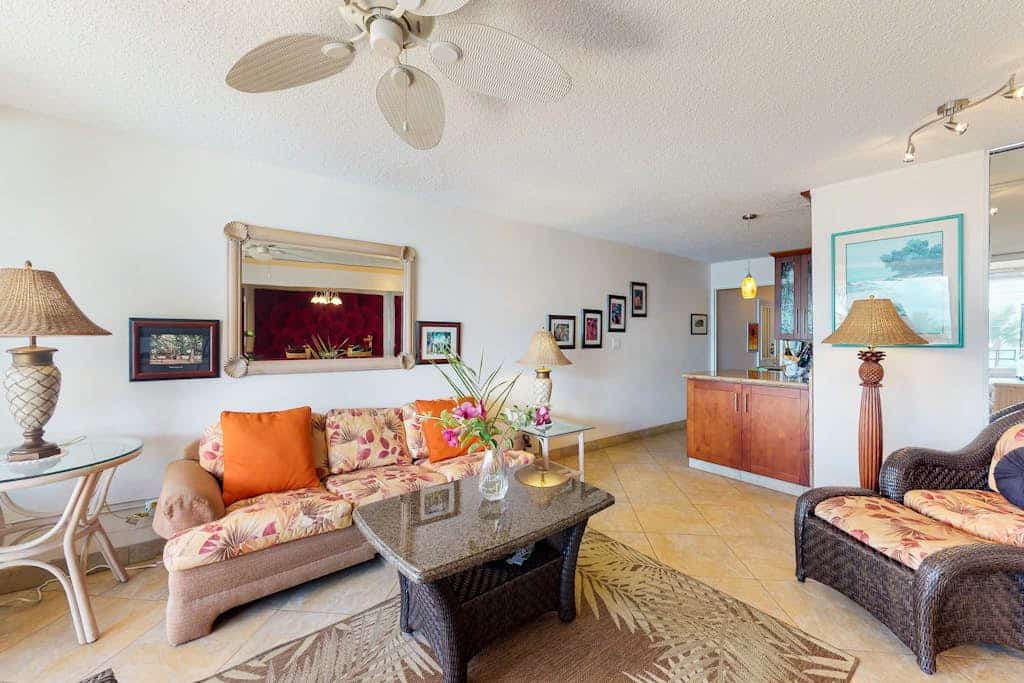 Top-floor oceanfront condo with sweeping ocean views, lanai, partial A/C