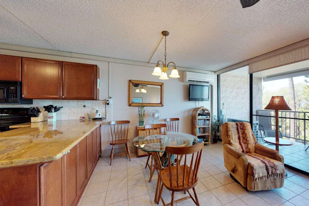 Oceanview condo with shared pool, tennis & beach across the street