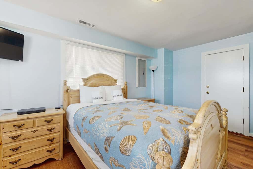Sandbridge Gem with Sunroom, Private Pool & Yard