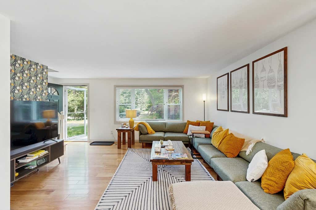 Charming Centerville Escape Near Craigville Beach