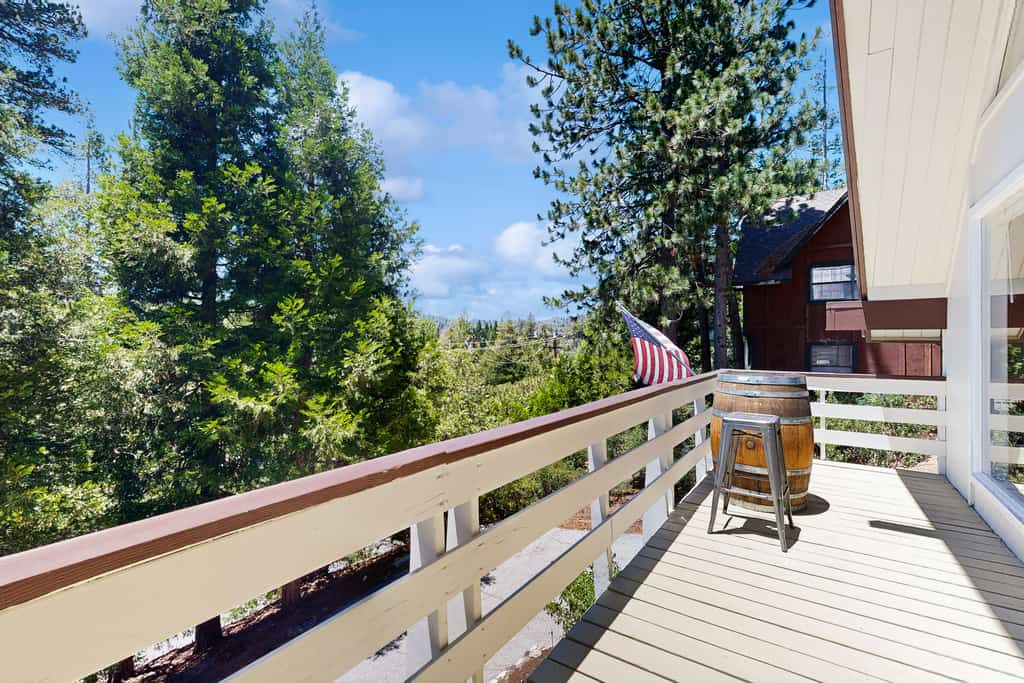 The Fairway Chalet | 3BR Mountain Retreat | Forest Views | Lake Arrowhead | Sleeps 6