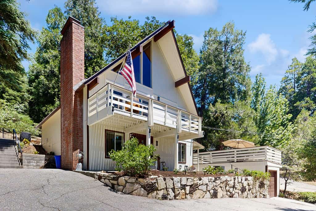 The Fairway Chalet | 3BR Mountain Retreat | Forest Views | Lake Arrowhead | Sleeps 6