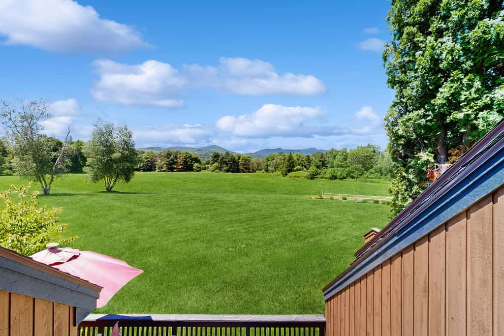Mountain Views & Hot Tub in the Heart of Stowe